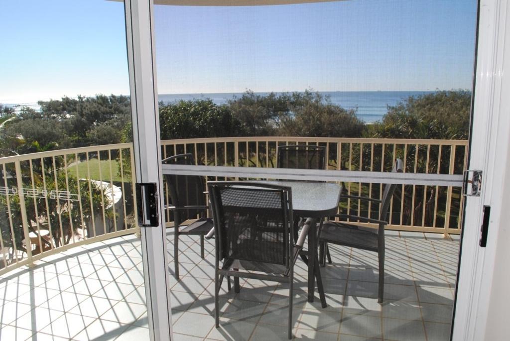 Surfside On The Beach Buddina Room photo