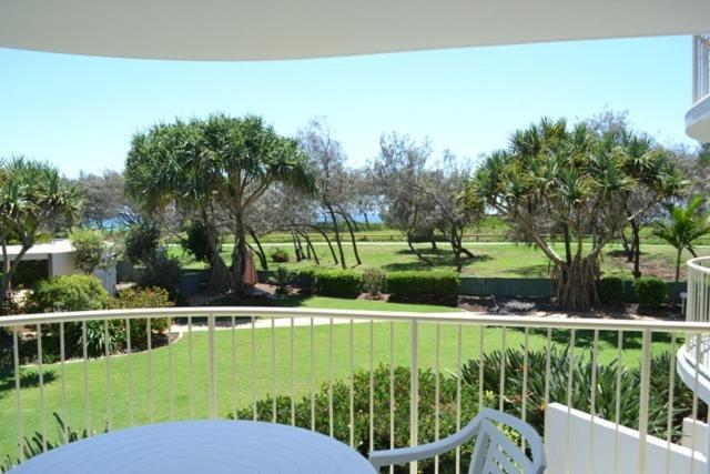 Surfside On The Beach Buddina Room photo