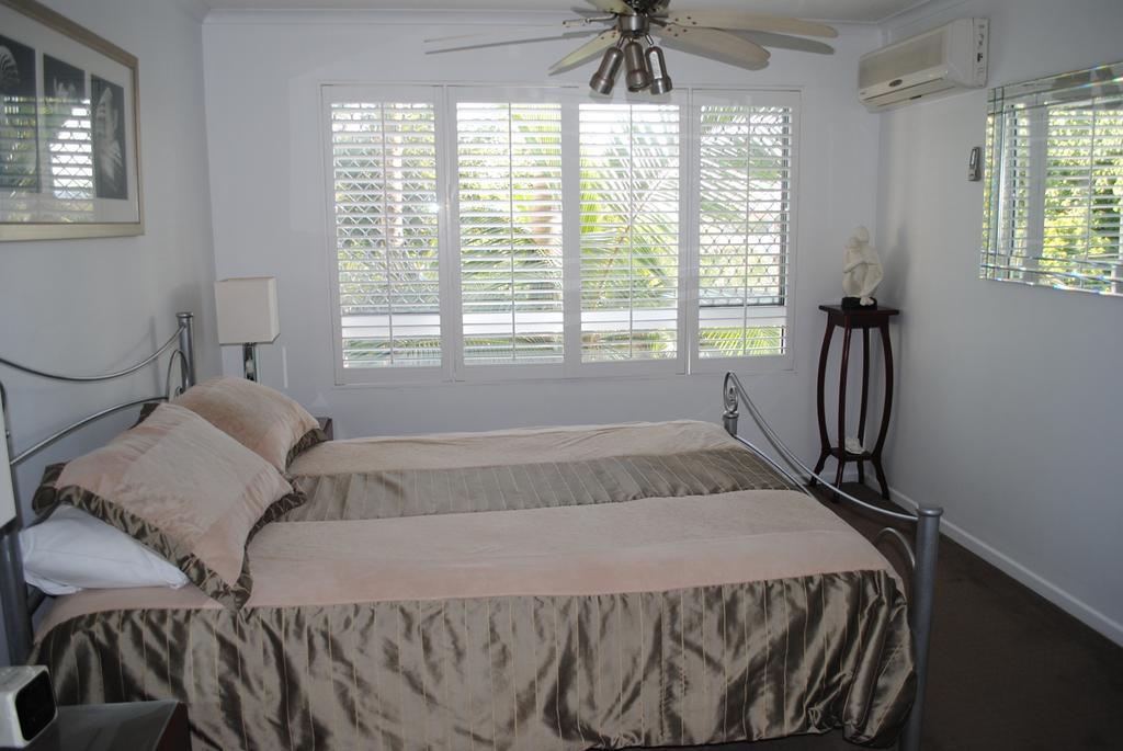 Surfside On The Beach Buddina Exterior photo
