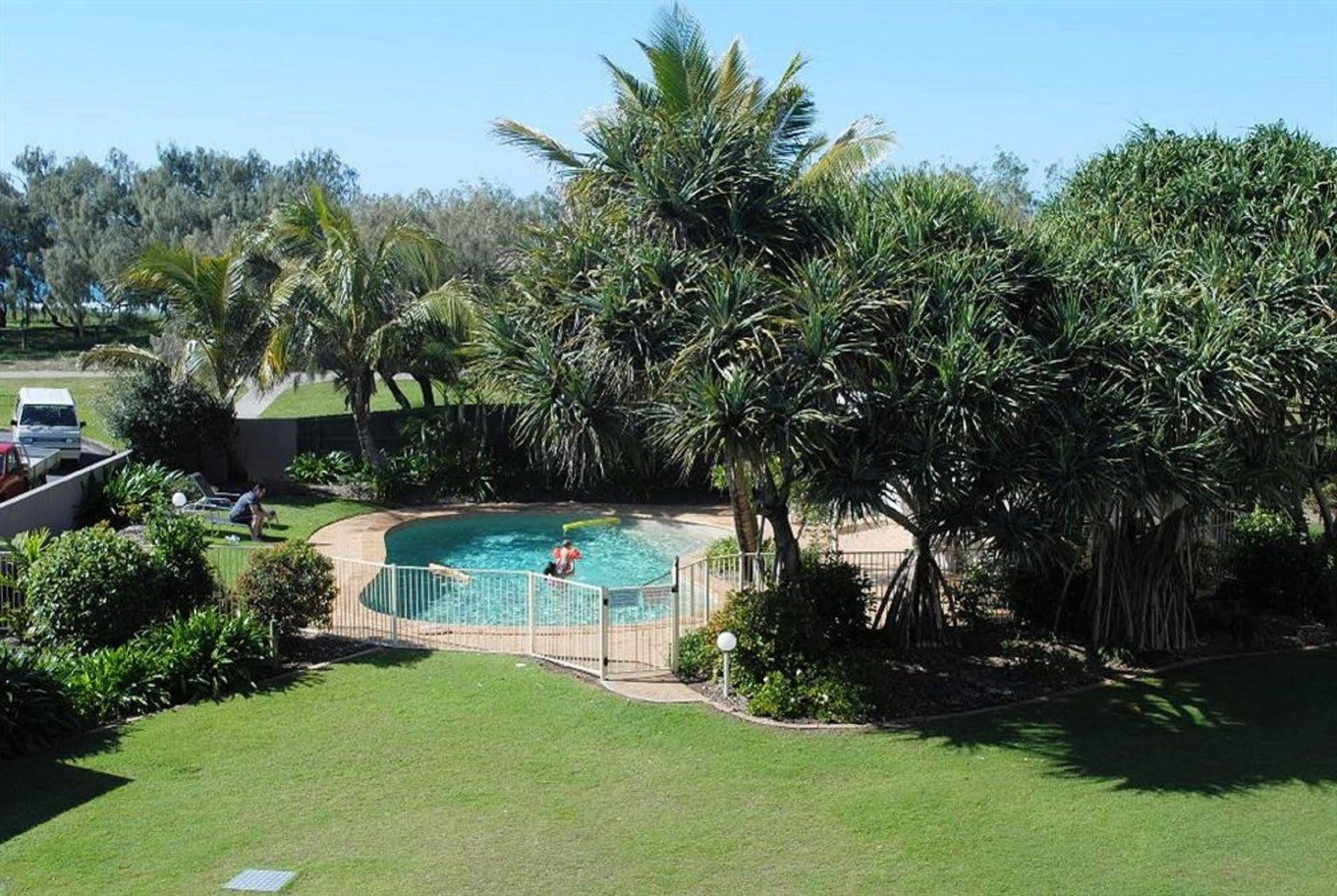 Surfside On The Beach Buddina Exterior photo